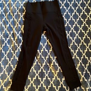 NWOT Athleta black salutation stash pocket leggings size small